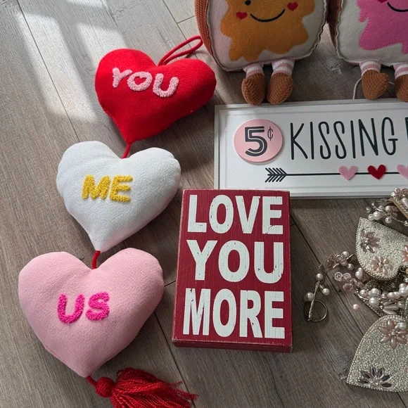 Valentines day decor bundle - Picture 3 of 4